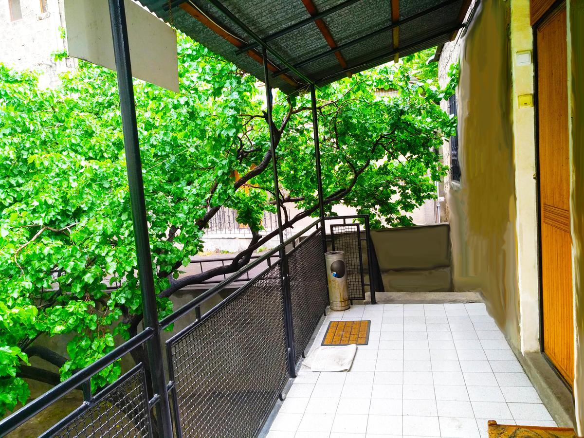 Hostel Sakharov & Tours Ereván Exterior foto